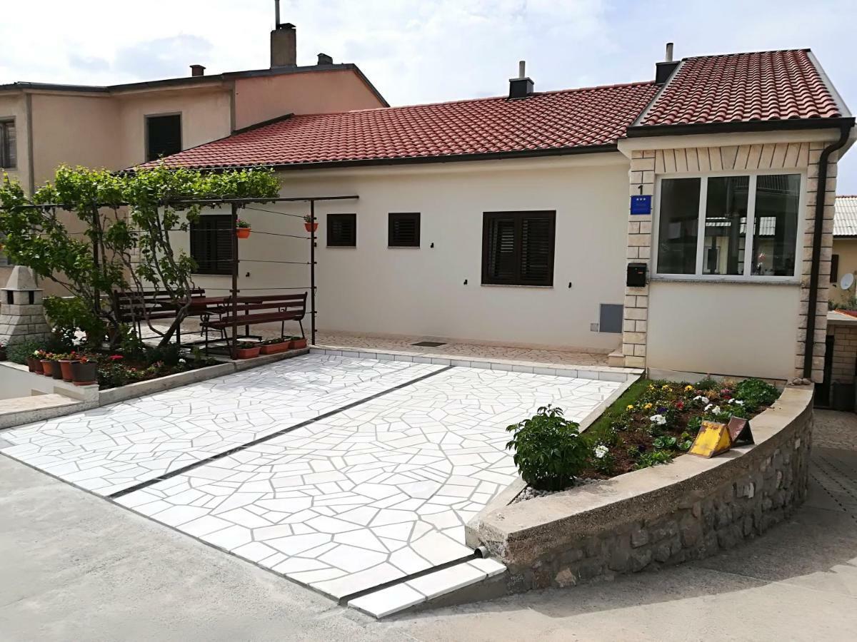 Apartment And Rooms Markovic Senj  Exterior foto